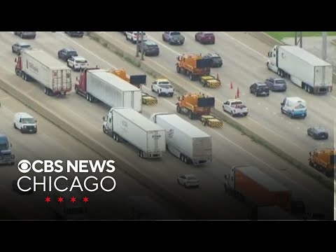 Pedestrian hit, killed while changing tire on I-80/94 in Lansing, Illinois
