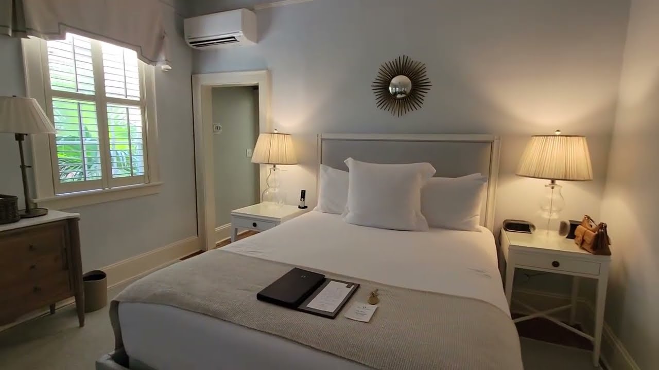 Veranda Queen Guestroom at Zero George Hotel | Charleston, SC | 5 Stars