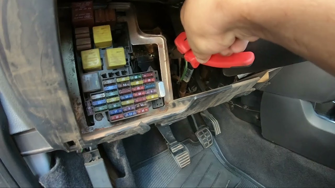 (To fazendo nada)....# Dica #....câmbio do Fiesta Zetec rocam 1.6 arranhando marcha ou dura ........