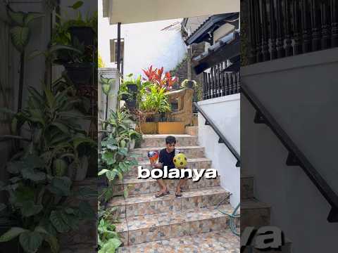Tendang bola sambil