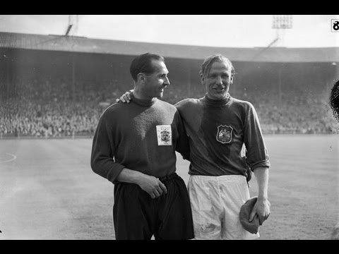 Video: Šis laiks Bert Trautmann spēlēja profesionālajā futbola spēlē ar šķelto kaklu