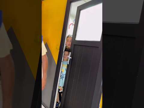 Hello Neighbor is looking for children 😱♥️👻#shorts