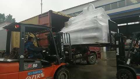 Loading Laser Cutting Machine to Container,ready for US shipping