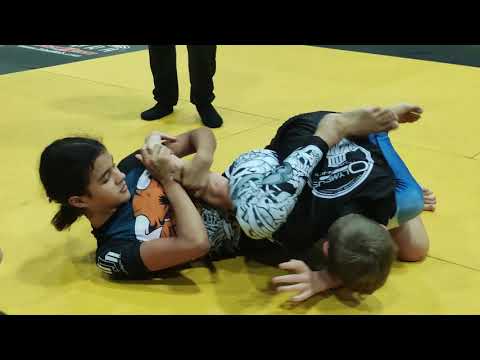 Brazilian Jiu-Jitsu girl vs boy battle for the arm. Girl Loses by 2 points but almost submits boy