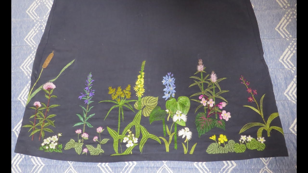 秋の山野草刺繍ワンピース　後ろ身頃　完成　Autumn wildflowers embroidered dress　Back body “Wetland Plants”