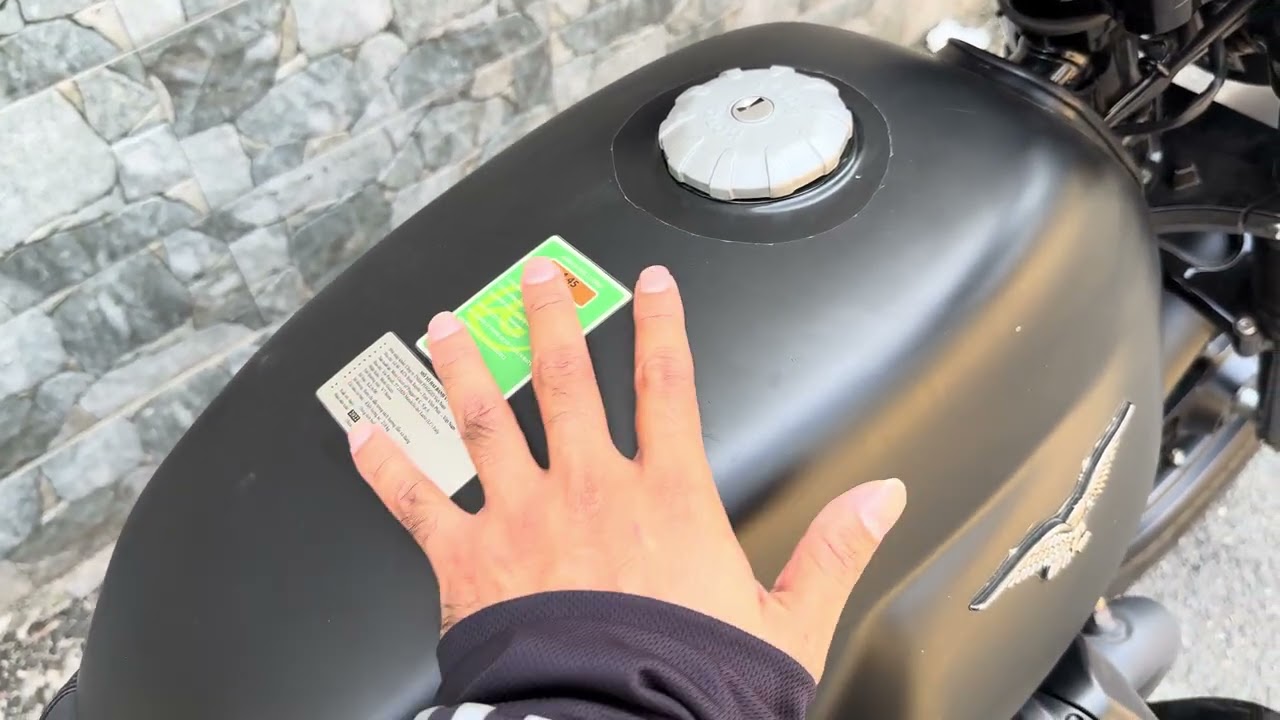 Moto GUZZI 850 V7 Stone chính chủ Odo 3,200km. Kính mời cô chú anh chị LH: 0908739201 - 0929922295