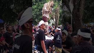 Ogoh-ogoh karnaval umum di genteng Banyuwangi
