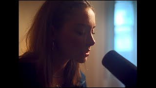 Holly Humberstone - Falling Asleep At The Wheel (Acoustic)