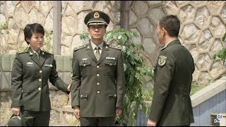 картинка: Его солдатская девушка приводит его домой — оказывается, её отец генерал, он мгновенно убегает!