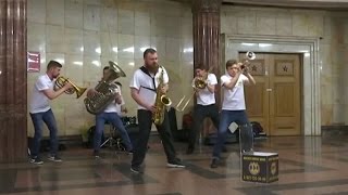 Russian commuters enjoy live music at metro stations screenshot 5