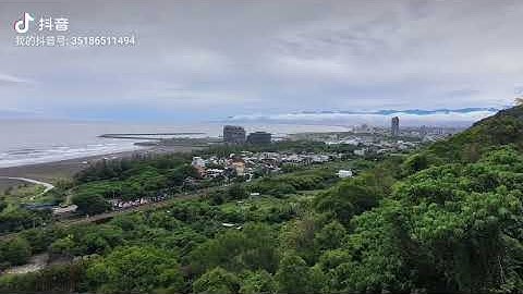 從蘭陽平原旁的雪山山脈，遠眺位於外海的龜山島，多年以前這裏曾住有居民#台灣省#宜蘭縣#頭城鎮#龜山島#旅行《麥子哥遊四方92》