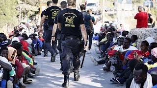 Migrants: Ursula von der Leyen, la présidente de la Commission européenne, dimanche à Lampedusa  …