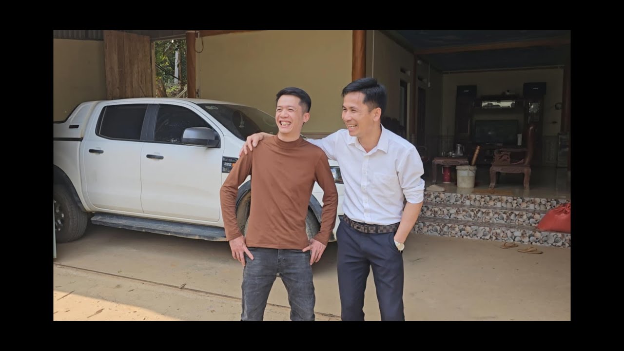 When Nhuong gave his girlfriend a gift for the first time, love blossomed, leaving him ecstatic.