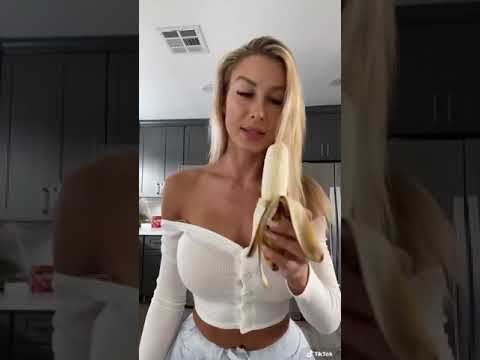 Hot Girl Eating Banana | Viral TikTok | Viral Douyin(抖音) Clip