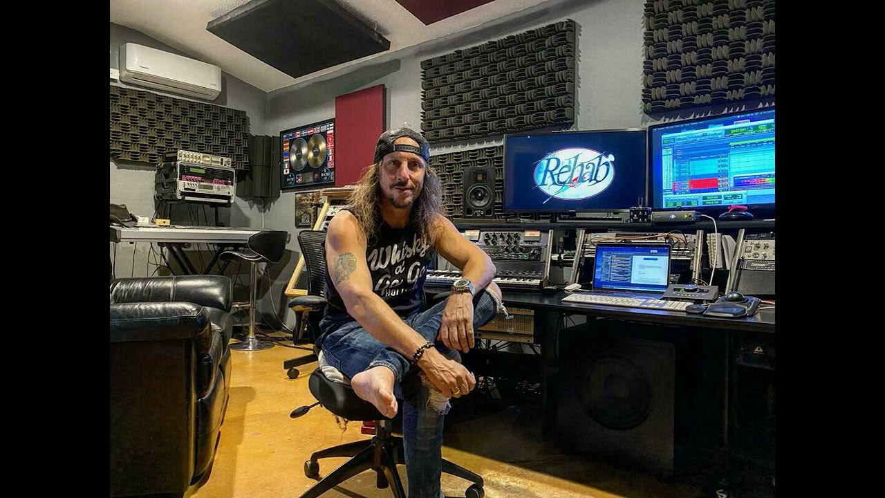 Bears Den Big Chris Flores interview with Gary Schmaltz on Radio 96 3 FM  May 16 2021 720p