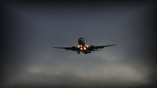 Почему Боинг 737 летит боком? Заход на посадку со стороны моря
