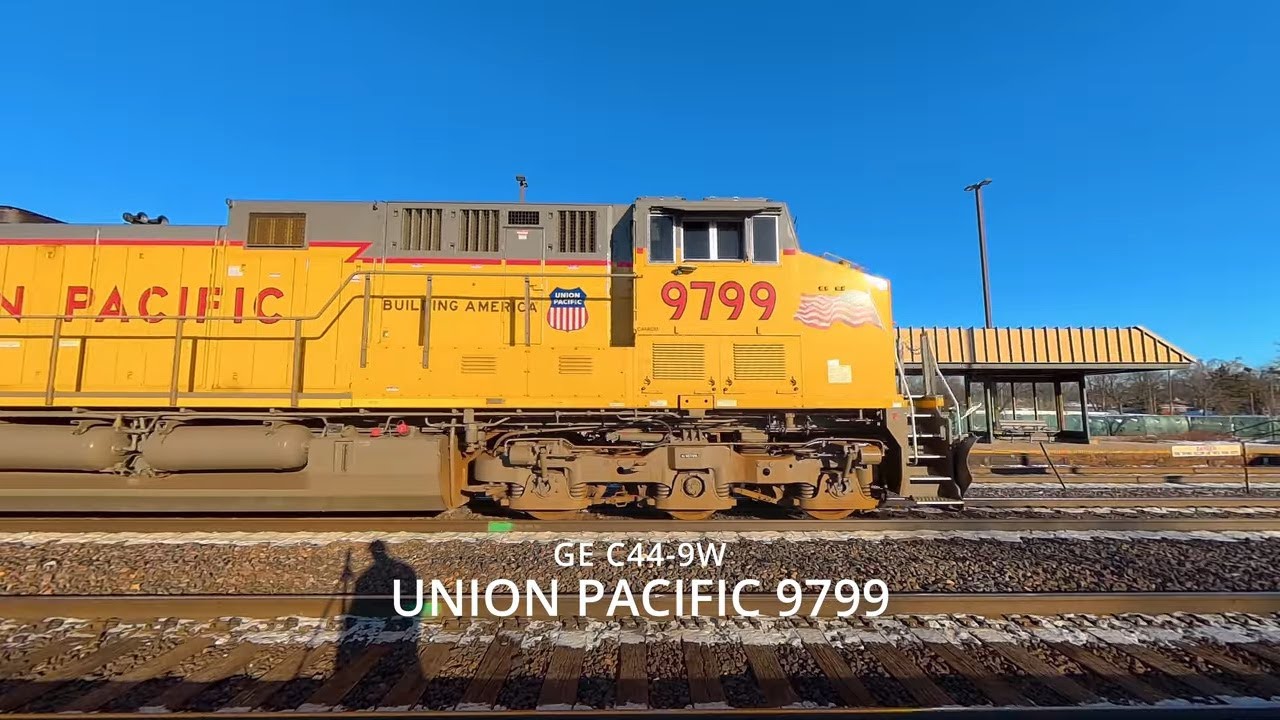 High Speed Union Pacific Intermodal Racing into Chicago (Villa Park)