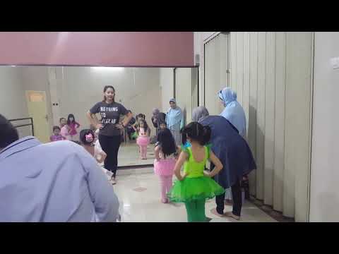 Video: Kelas Balet Pertama Alaia