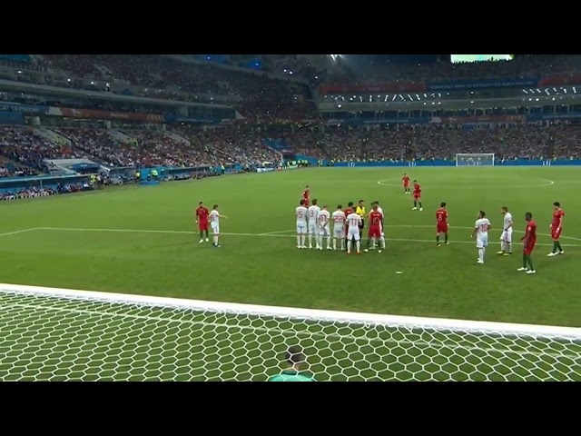 Spanyol vs Portugal ( 3 - 3 ) Cristiano Ronaldo Amazing Free Kick --- Tendangan bebas CR class=