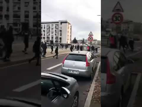 LES MEC DE CLICHY SOUS BOIS QUI TAPE ET FONT COURIR LES MEC DE MONTFERMEIL DANS LEURS CITÉ