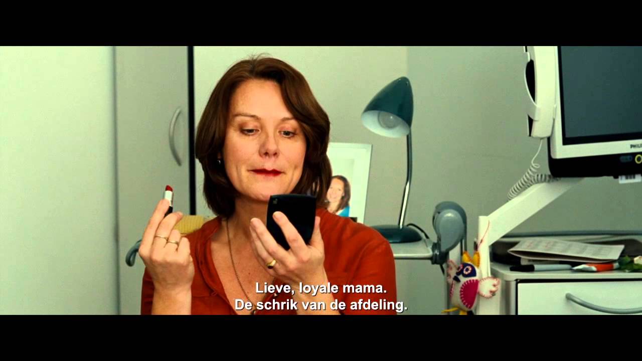 MEISJE MET NEGEN PRUIKEN trailer (NL) YouTube MEISJE MET NEGEN PRUIKEN trailer (NL) YouTube