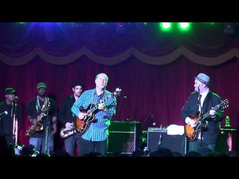 (HD) Soulive with John Scofield - What You See Is ...