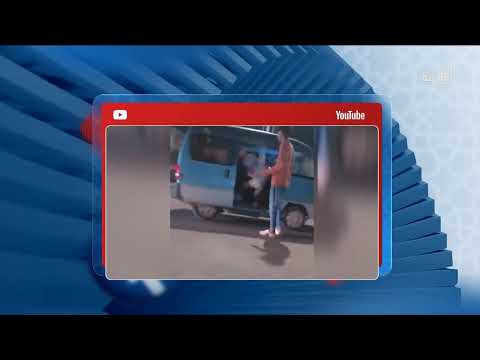 مراهقون يشعلون الألعاب النارية في باصات المواصلات في عدن