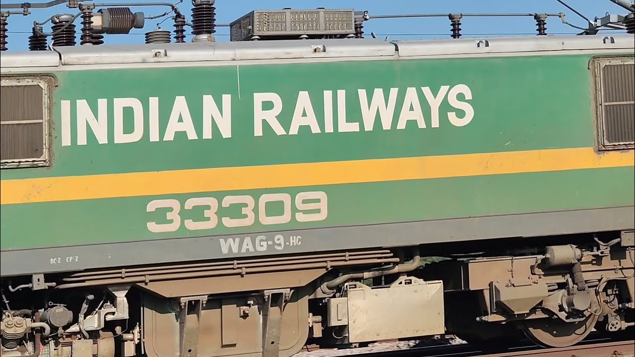 01080 Gorakhpur–Mumbai Special Roars Ahead with Mighty WAG-9 and Classic ICF Coaches