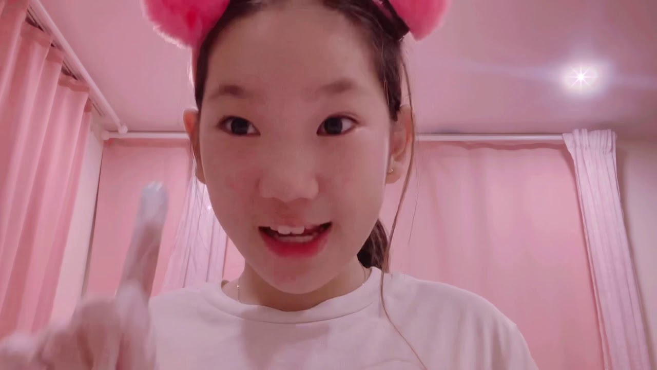 Dying my hair with paper streamers! (Gone wrong) Moonxox YouTube