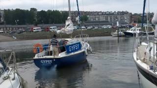 VOLVO PENTA MARINE DIESEL ENGINE RUNNING