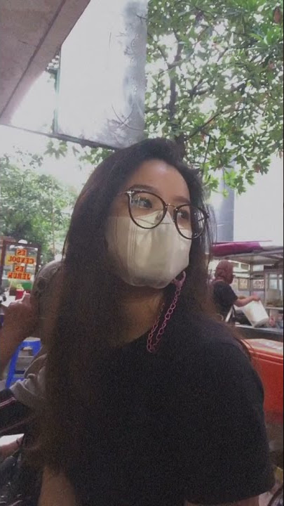 Story WA Mentahan Halu. Nongkrong sama cewe cantik. Buat manasin mantan, prank temen.