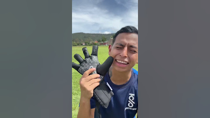 Cuando eres portero y prestas tus guantes 🧤 #futbol #soccer #portero #viral #viralshorts