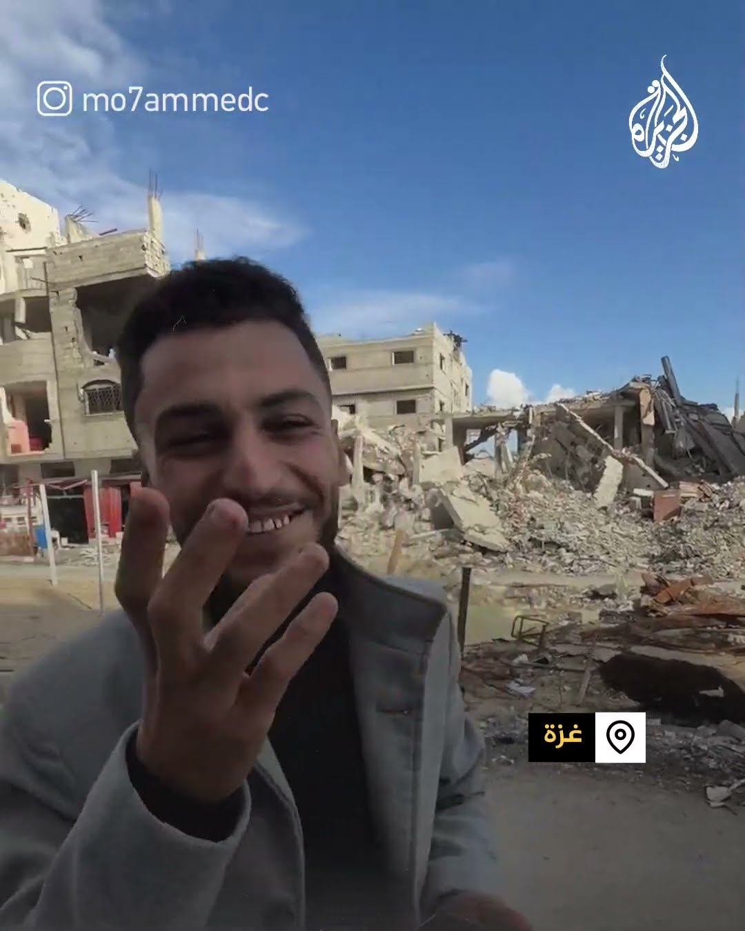 عريس من غزة يستخدم عربة موتى للوصول إلى عروسه بسبب شح المواصلات