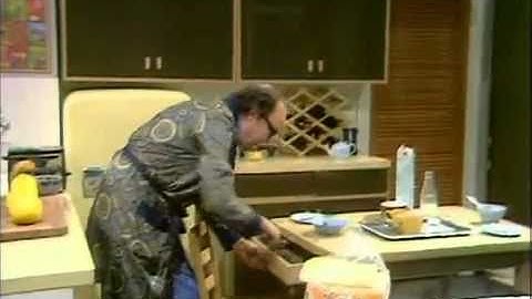 Morecombe and Wise Breakfast - Classic Comedy