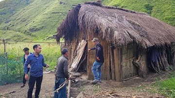 Ngôi làng biệt lập trên đỉnh núi ít người tới vì cung đường quá lầy và nguy hiểm. Nguyễn Tất Thắt