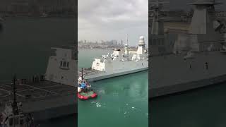 F 597 changing its direction with tugs help #tugboat #sea #warships