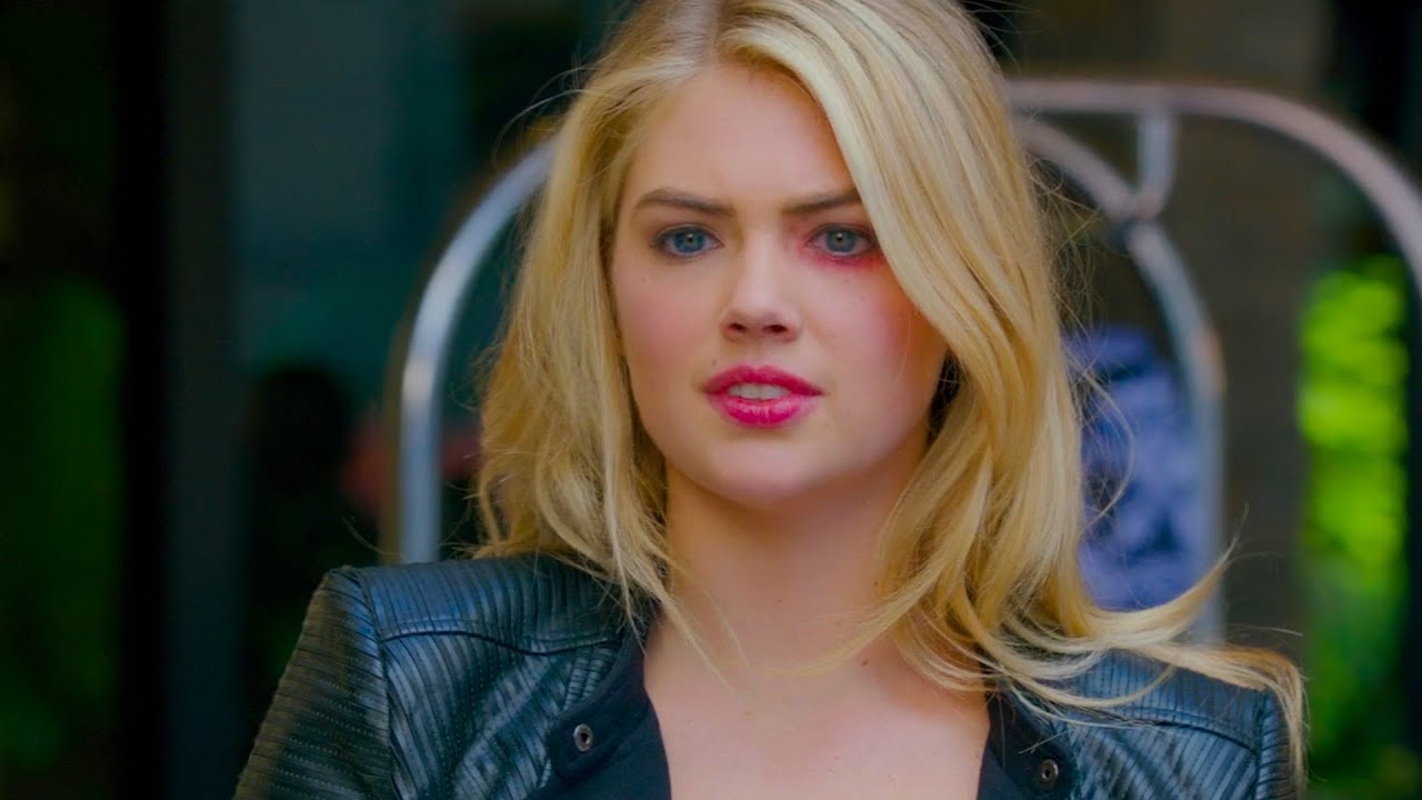 بتتراهن مع صاحبتها على شاب وسيم وبتكون هتخسرها لكنها بيتتفاجىء ان هو اللي بيلعب بيهم وبيخدعهم