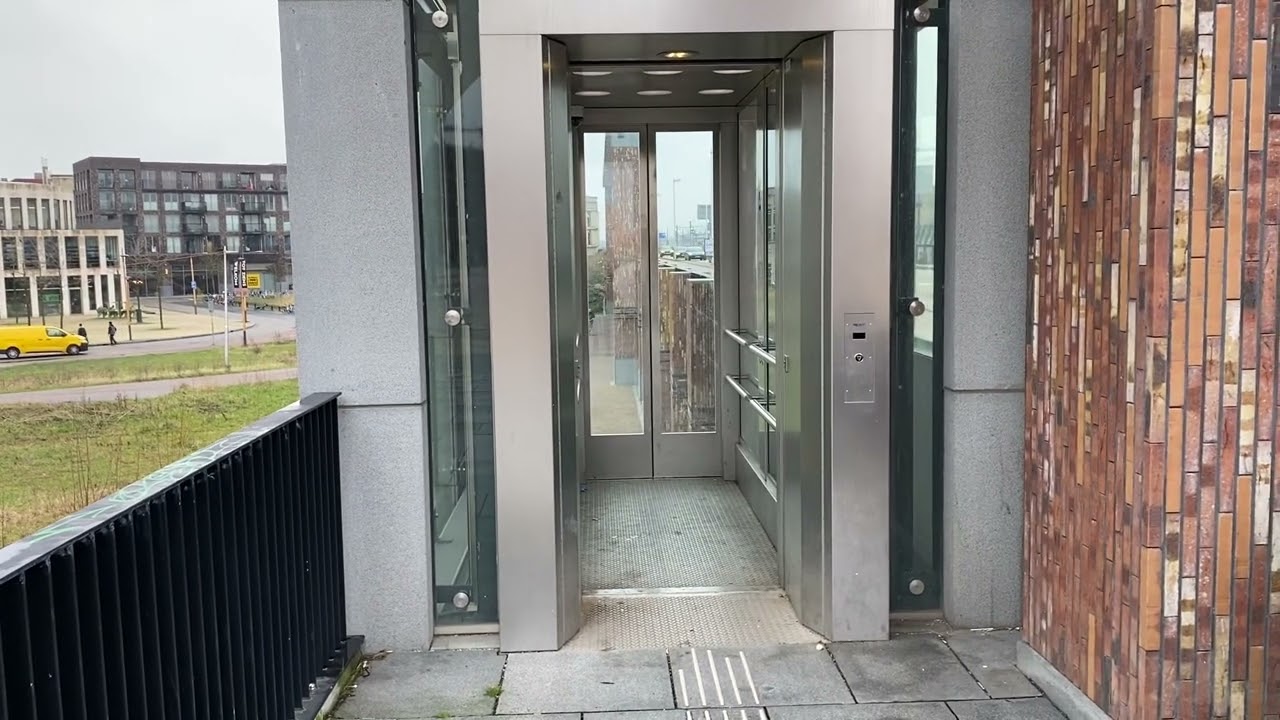 Met de Lift naar 1 Busstation Utrecht Leidsche Rijn