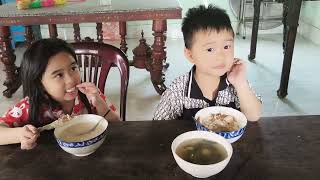 Xuka Xubin Ăn Trưa