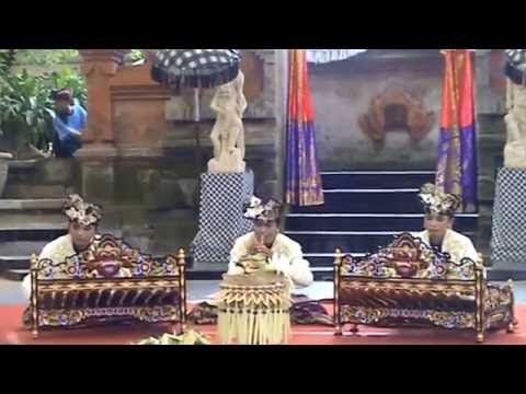 Rindik, a Balinese folk music - Fantastic traditional entertainment in Bali