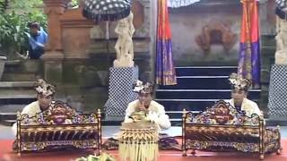 Rindik, a Balinese folk music - Fantastic traditional entertainment in Bali