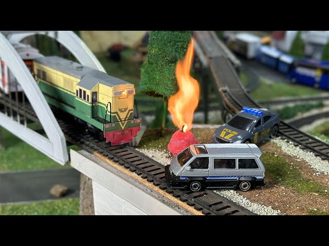 Drama Merakit Kereta Api BB200 Vintage Anjlok Menabrak Mobil Angkot Hingga Terbakar Di Area Jembatan class=