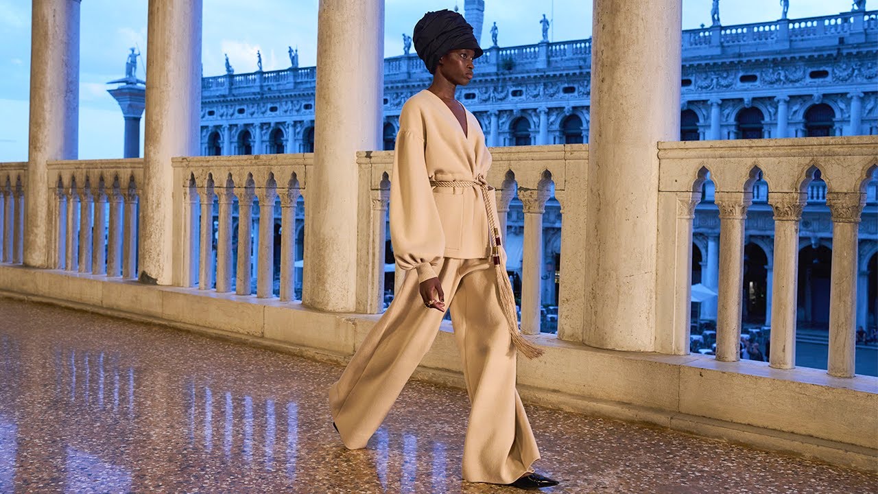 Max Mara | Resort 2025 | Venice
