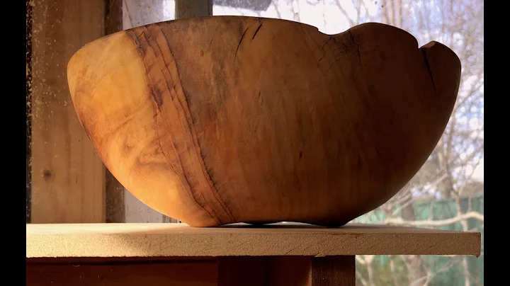 Richard Raffan carves a tripod foot on a bowl