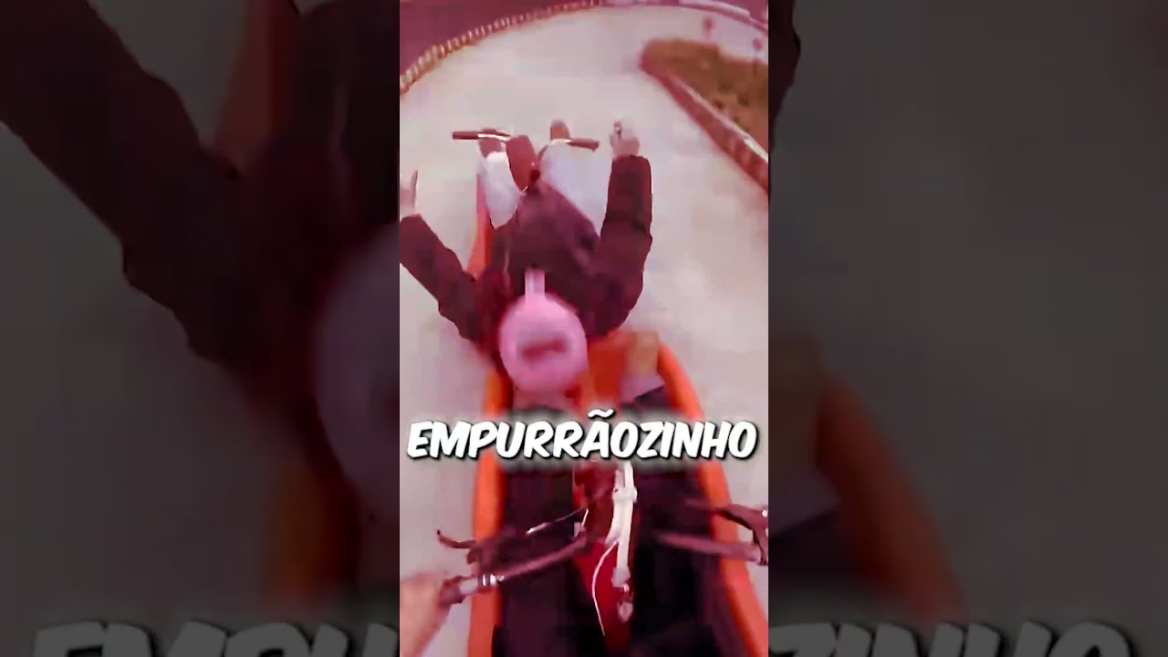 Ele não perdeu a chance quando viu a ex na pista!