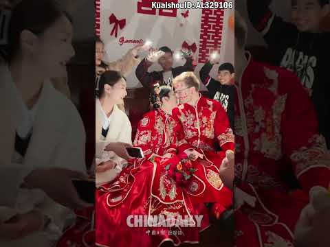 Foreigner Embraces Chinese Wedding Customs 
