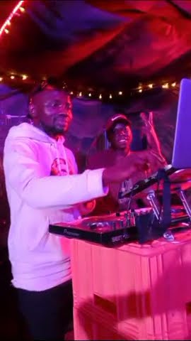 DJ KAGO DA STRESS KILLER~SPINNING IT LIVE AT TOCKY LOUNGE KAMPALA.(1)