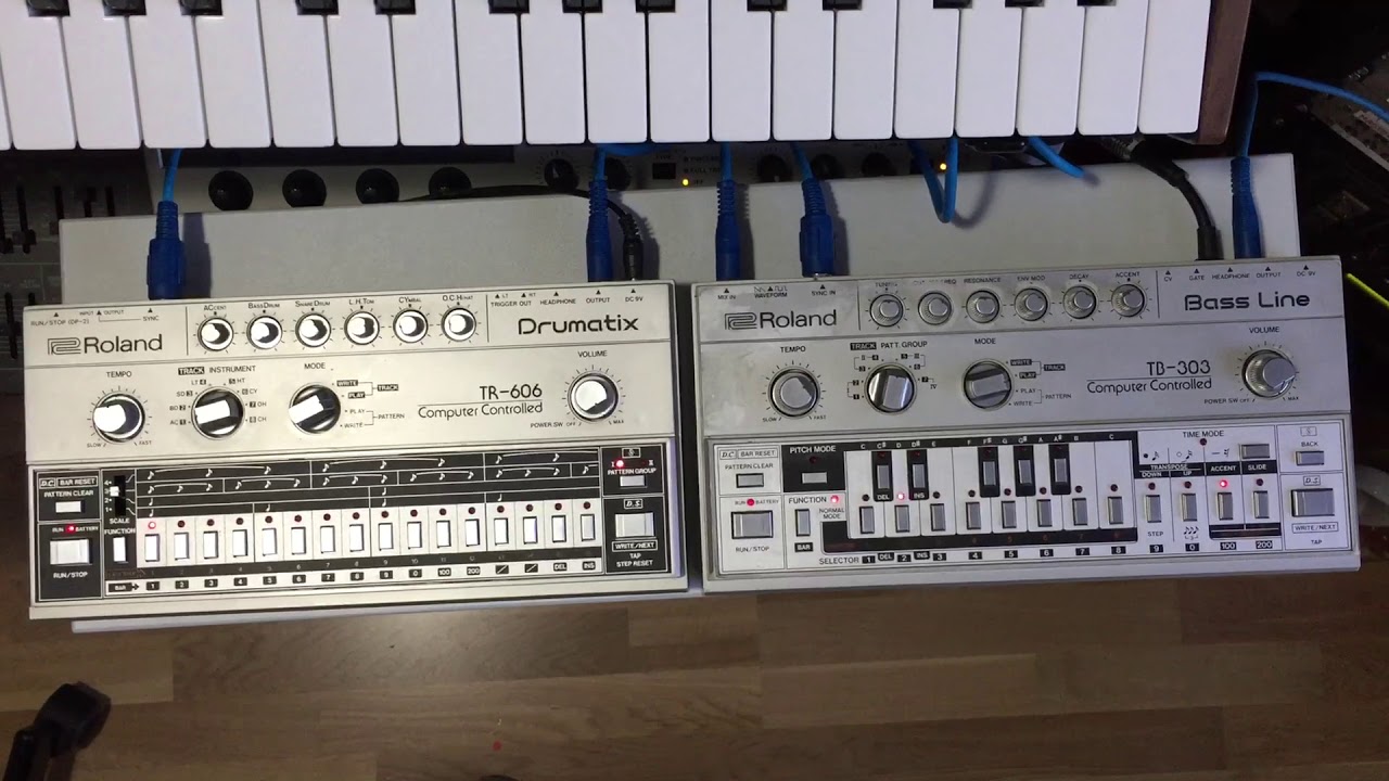TB303 and TR606 - Transcription from sample bass line in Roland TB303 manual.