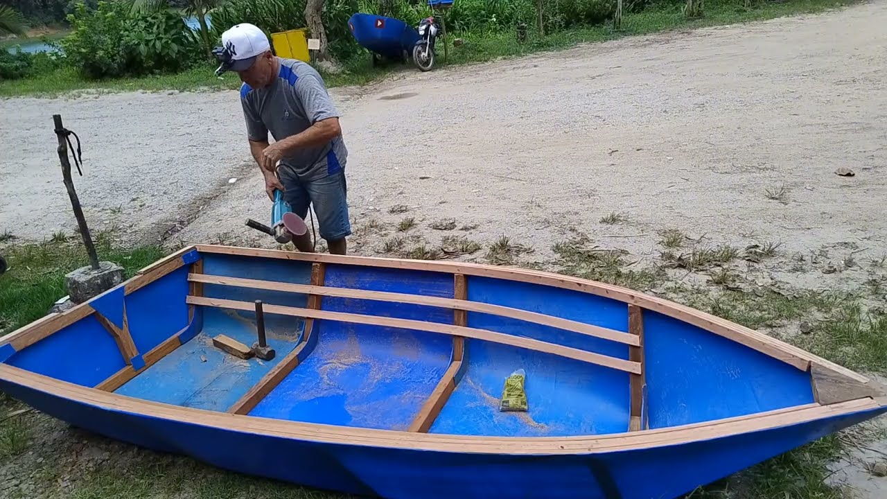 barco de quatro bombonas projeto alterado 1.80 pra 0 com acabamento de proa finalizado (parte 5)