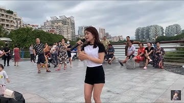 贵州小蓉儿《巢》海南岛三亚街头，一首好听的闽南语送给大家